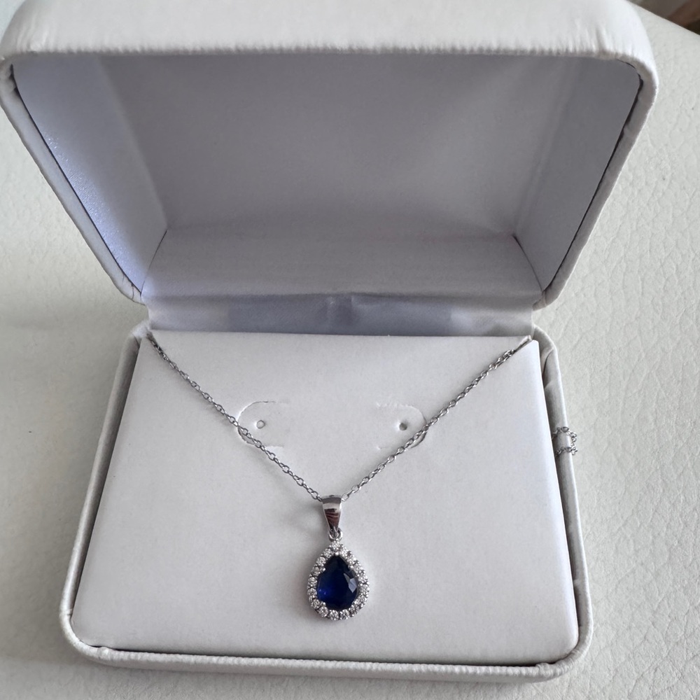 Pear Shaped Sapphire/Silver Necklace 925